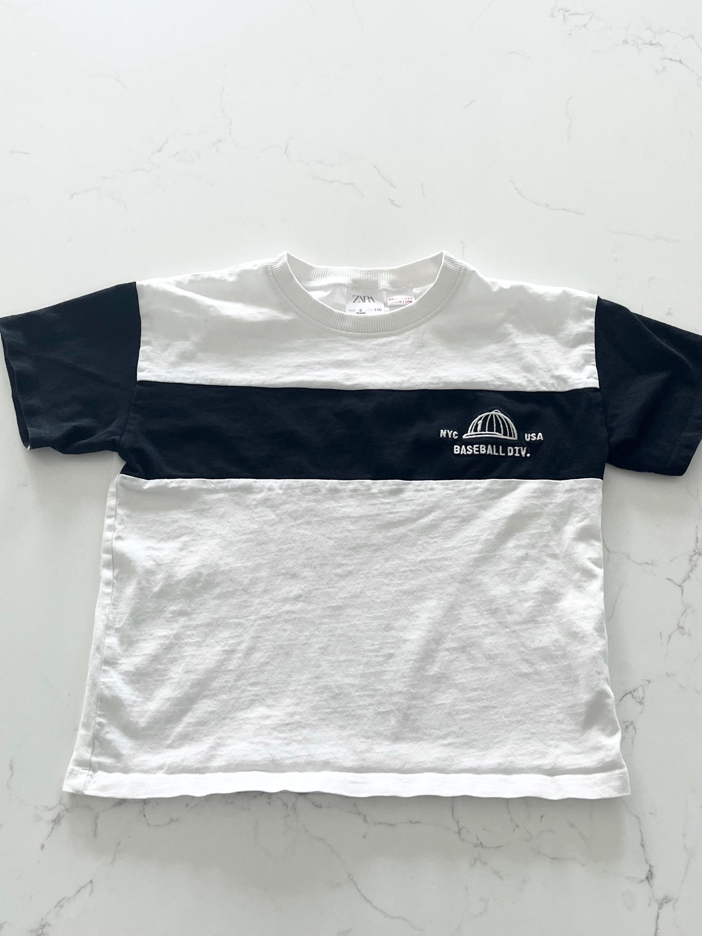 Zara-T shirt-5T ( légère imperfection)